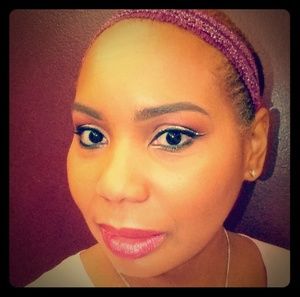 Meet your Posher, MUA Elena E